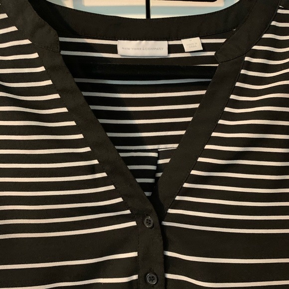 ♦️NY&C striped v-neck 3/4 sleeve top Medium - Picture 3 of 10